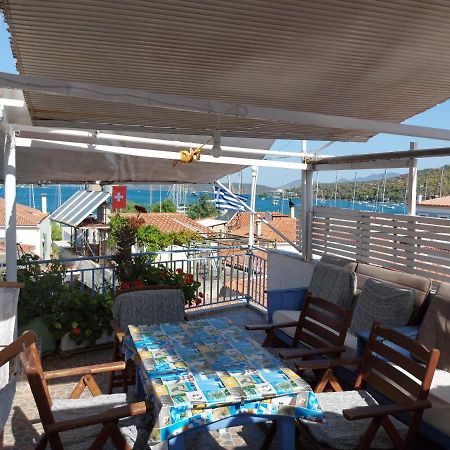 Nikos Rooms And Studios Poros Town Luaran gambar