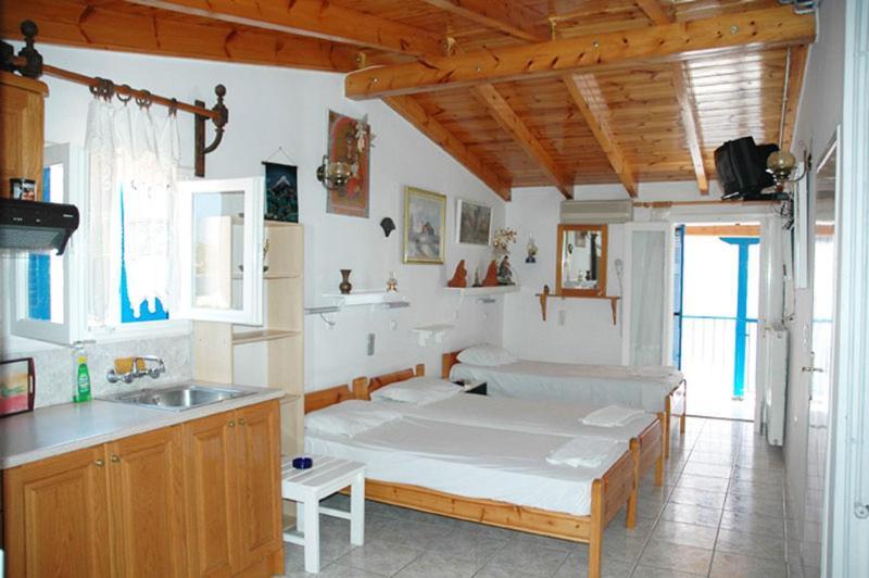 Nikos Rooms And Studios Poros Town Luaran gambar