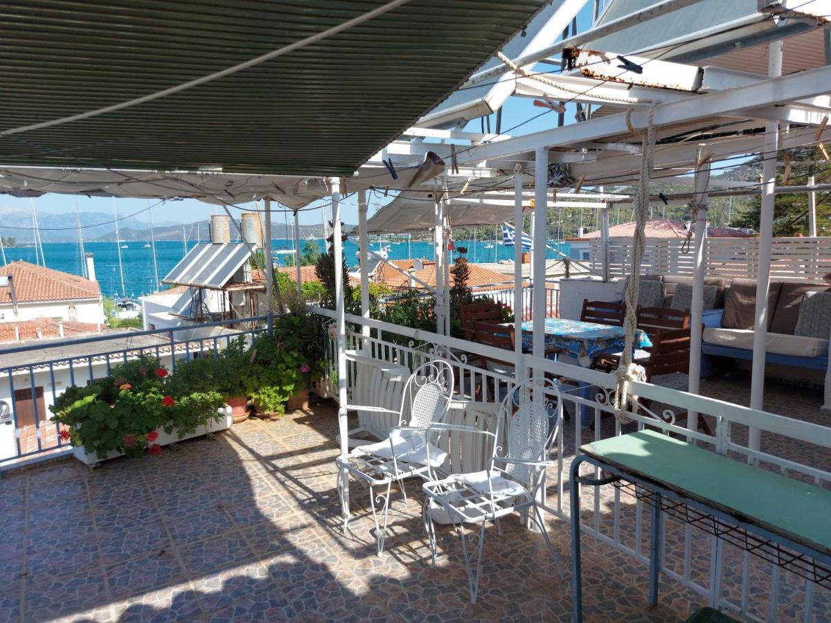 Nikos Rooms And Studios Poros Town Luaran gambar